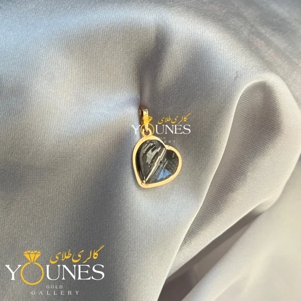 تصویر دوم آویز طلا سواروسکی قلبی خاکستری تیره